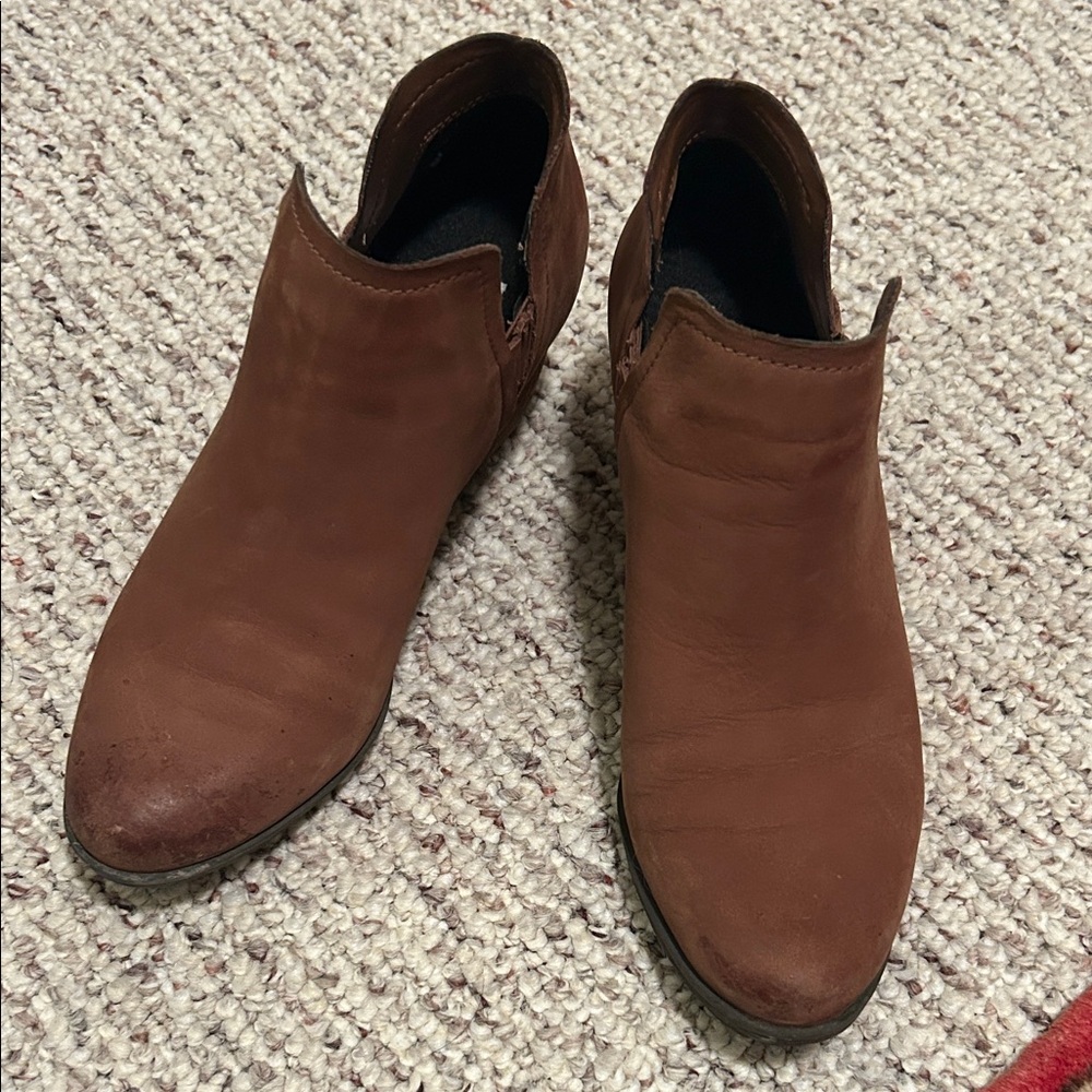Blondo tan boots 6.5